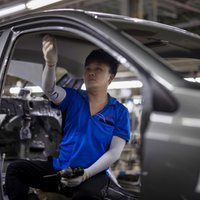 Ķīnas rūpnieciskajai aktivitātei oktobrī gandrīz desmit gados augstākais līmenis