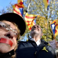 Simtiem cilvēku Briselē demonstrācijā pauž atbalstu Katalonijas neatkarības centieniem