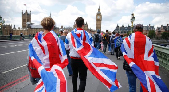 Экзит-поллы из Британии предрекают "подвешенный парламент"