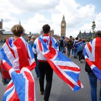 Latvieši Lielbritānijā steidz pieteikt maksātnespēju, vēsta LNT