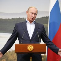 Путин: не понимаю, как Сноуден решился на это