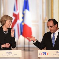 Олланд призвал Мэй начать выход Британии из ЕС поскорее