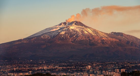 Аэропорт Катании на Сицилии закрыт из-за извержения вулкана