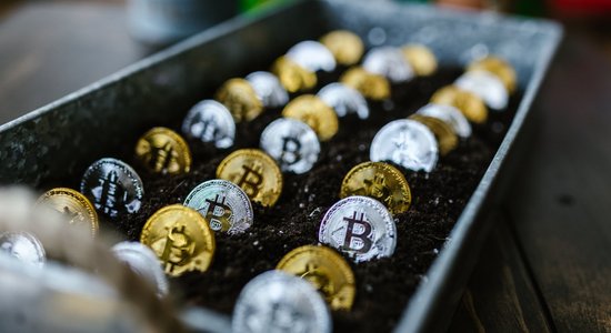  Gāze grīdā. Vai 'Bitcoin’ cena vēl augs vai atkal pieredzēs kritumu?