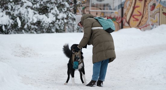 Naktī debesis skaidrosies, taču vietām gaidāma snigšana