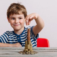 Kā noteikt bērna kabatas naudas apmēru