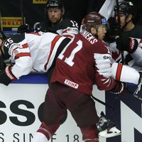 Video: Latvijas hokejisti 'parāda zobus' arī spēcīgajai Kanādai