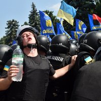 Порошенко обвинил в беспорядках у Рады Россию