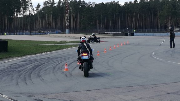 Drošas motobraukšanas kursi Biķerniekos