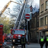 В субботу горело историческое здание на улице Калнциема (ФОТО, ВИДЕО)