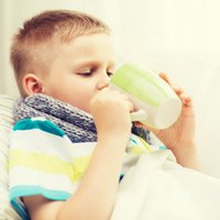Заболеваемость гриппом продолжает снижаться; чаще болеют дети