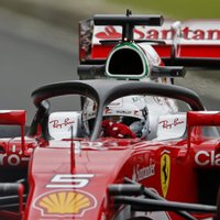 Fetels un Hamiltons uzrāda ātrākos apļa laikus F-1 sezonas noslēdzošā posma treniņbraucienos