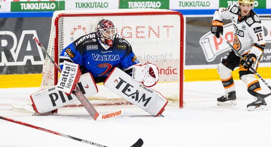 Kā pēdējais no Latvijas izlases atskaitītais vārtsargs meklēs laimi Slovākijā