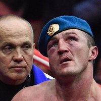 ВИДЕО: Российский боксер Лебедев после проигранного боя оказался в госпитале