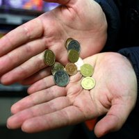 Daudz cilvēku jau gada pirmajā dienā maina naudu Latvijas Bankā