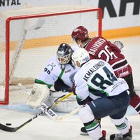 Rīgas 'Dinamo' neko neizšķirošā spēlē 'bullīšos' pieveic Hantimansijskas 'Jugra'