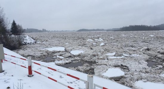 Ūdens līmenis Pļaviņās noslīdējis zem kritiskās atzīmes