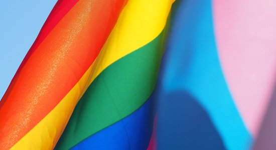 Флаг ЛГБТК на здании Ратуши: сотни фирм и организаций в открытом письме поддержали Стакиса