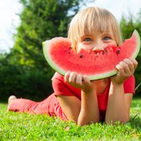 Uztura speciāliste Lizete Puga: Ko bērniem ēst vasarā, kad izmainīta ikdienas rutīna