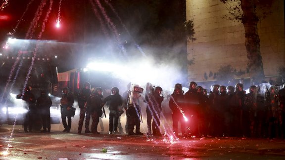 Protestētāju un policistu sadursmes Tbilisi 