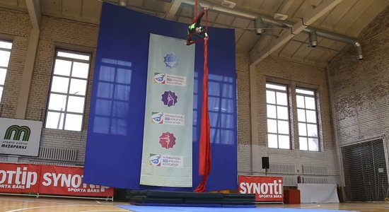 "Десятый день не встаю с кровати": российская гимнастка разбилась на турнире в Риге