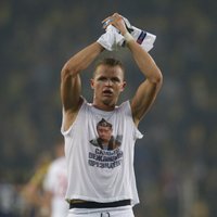 Maskavas 'Lokomotiv' bargi sodījusi savu futbolistu par 'Putina kreklu'