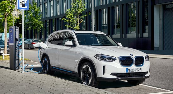 BMW prezentējis savu pirmo elektrisko apvidnieku 'iX3'