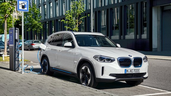 BMW iX3