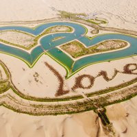 ФОТО. Чудесный оазис посреди пустыни – озеро Любви в Дубае