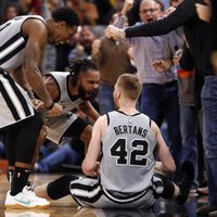 Sanantonio 'Spurs' treneris Popovičs slavē Bertānu: viņam netrūkst nekaunības