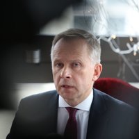 Восстановленный в должности глава Банка Латвии пришел давать советы Кабмину