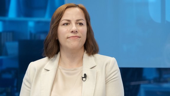Grūti izlemt, par ko balsot? Eksperti iesaka – palasi iepriekšējo vēlēšanu partiju programmas!