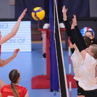Latvijas U-21 sieviešu volejbola izlase EČ atlasi Serbijā sāk ar zaudējumu