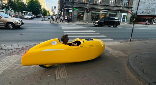 Yellow submarine. Что за "лодка на колесах" мчалась вчера по тротуарам центральных улиц Риги?