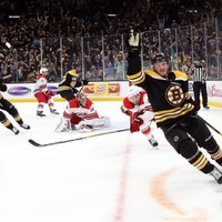 'Bruins' konferences fināla ievadā uzvaru nodrošina ar lielisku trešo periodu