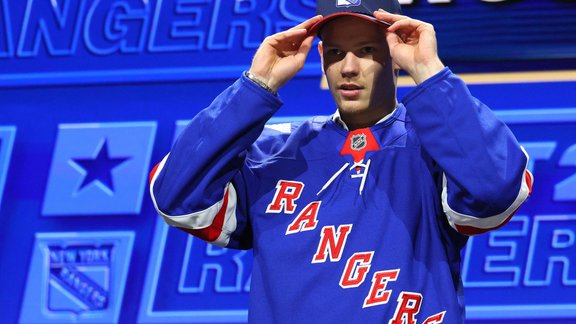 Šmits iegūst vēl vienu atzinību – saņem labākā "Rangers" debitanta balvu par darbu treniņnometnē