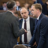 Pandēmijas ēnā: deputāti atsauc priekšlikumus, pieņem novadu reformu otrajā lasījumā