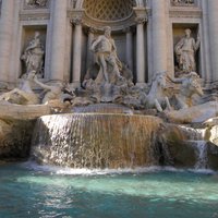 Карл Лагерфельд починит фонтан Треви в Риме