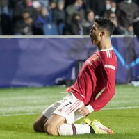 UEFA Čempionu līga: Ronaldu kompensācijas laikā izrauj punktu 'United' komandai