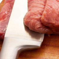 ASV gaļas zaglis pakaļdzīšanās laikā policiju apmētā ar laupījumu