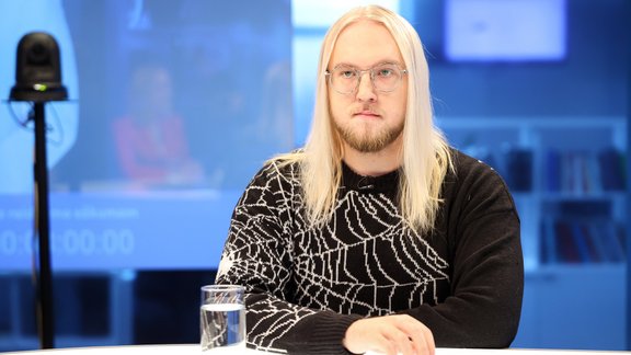 Rojs Puķe — Delfi