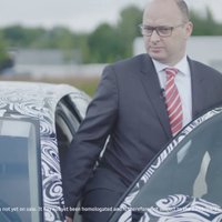 Video: Slavenību šoferis izmēģina jauno 'Audi A8' limuzīnu