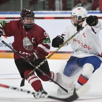 Latvijas U-18 hokejisti cīņu par atgriešanos elitē turpina ar 'sauso' uzvaru