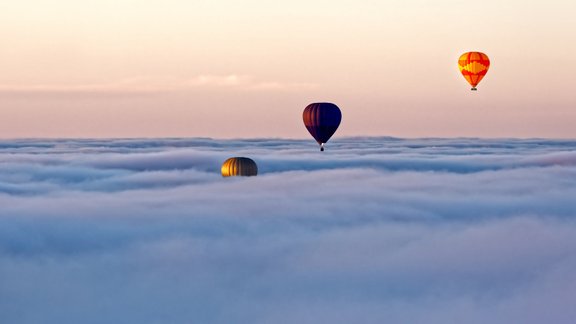 mākoņi gaisa baloni 