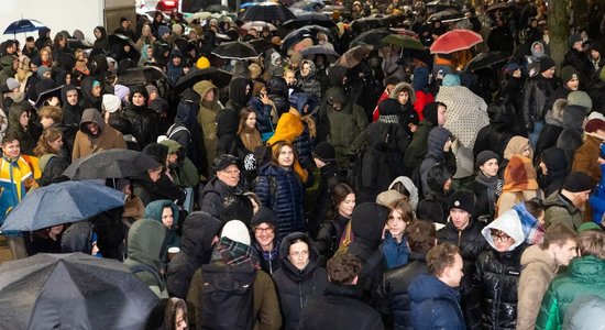 ФОТО. Литва: у парламента состоялся молчаливый протест против большинства с "Зарей Немана" в составе