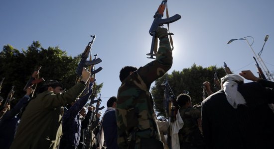 Йеменские хуситы обстреляли американский танкер ракетами