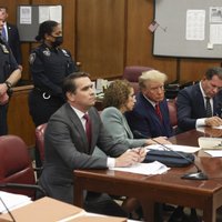 Tramps tiesā noliedz vainu apsūdzībās saistībā ar 'klusēšanas naudas' maksāšanu pornoaktrisei