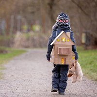 Paliku pie tēta, jo nespēju atteikt. Bērnu dzīves starp divām mājām, kad vecāki šķiras 