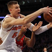 Porziņģis izvairās no nopietna savainojuma; 'Knicks' pārtrauc trīs zaudējumu sēriju