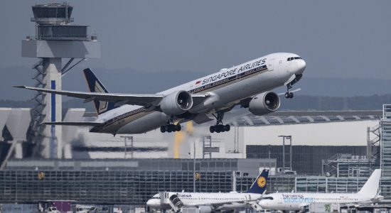 Пассажир самолета, летевшего из Лондона в Сингапур, погиб в результате сильной турбулентности